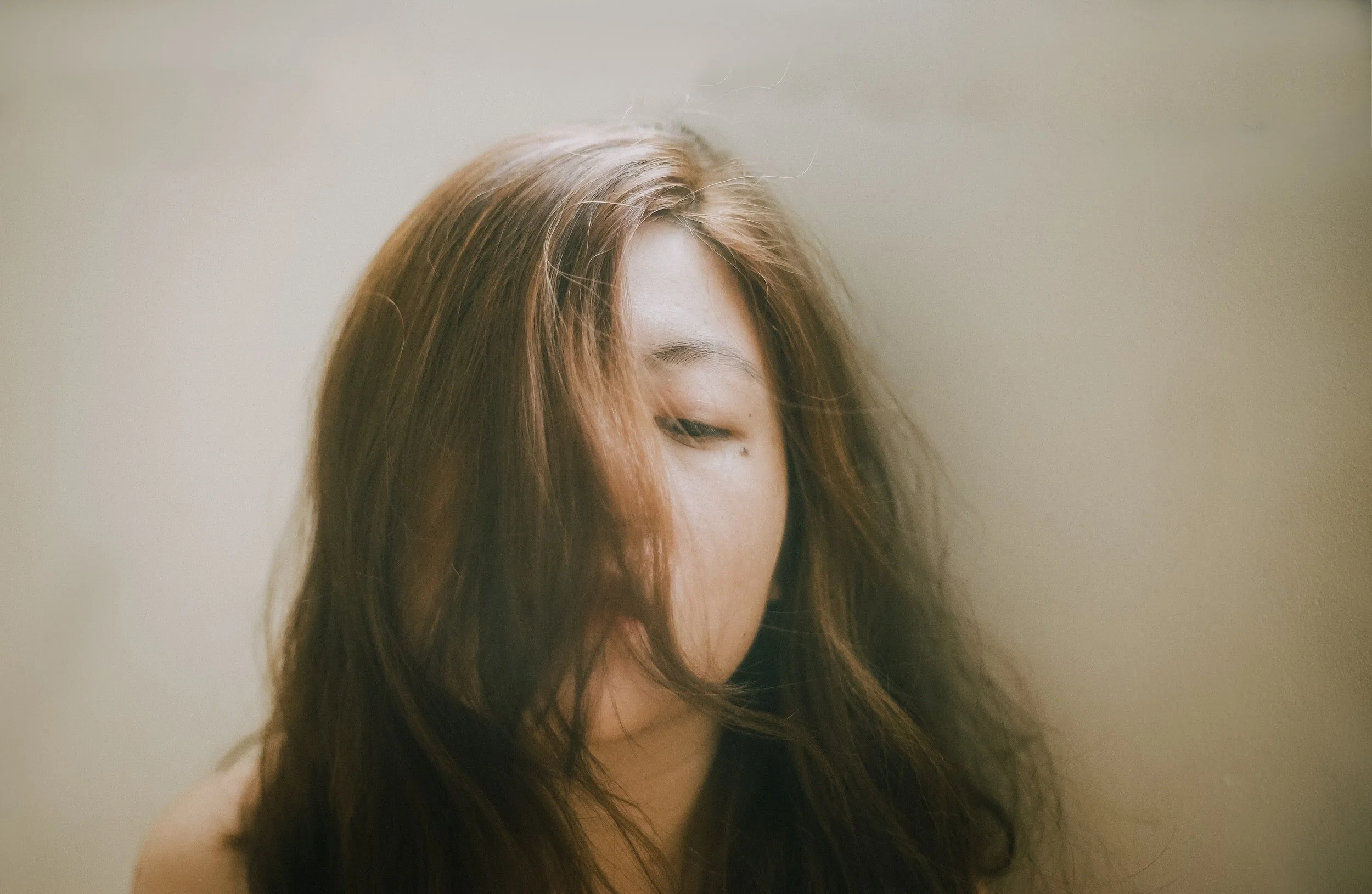 Teen is upset as she is dealing with anxiety and is seeing a teen counselor online in Florida at the Heard Counseling.